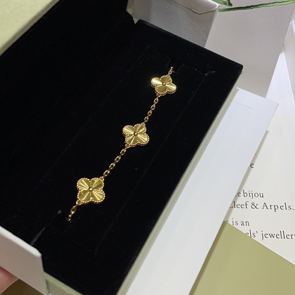 Van Cleef & Arpels Women’s Gold Bracelet
